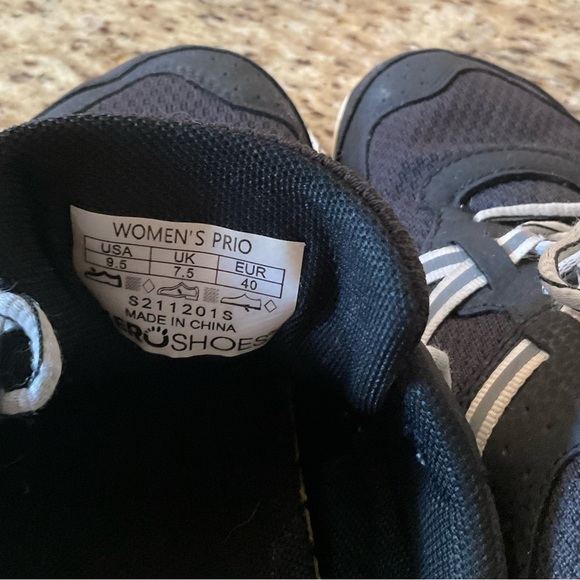 Xero Prio Shoes. Size 9.5 - Picture 4 of 7